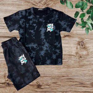Αγορίστικο σετ μαύρο tie-dye με graffiti print μπλούζα και βερμούδα, casual streetwear παιδικά ρούχα για αγόρια
