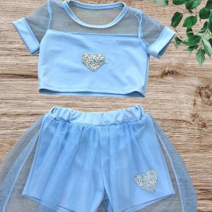 Κοριτσίστικο σετ με γαλάζιο crop top και τούλινη φούστα, με γκλίτερ καρδούλες – καλοκαιρινό ρούχο για πάρτι και επίσημες εμφανίσεις