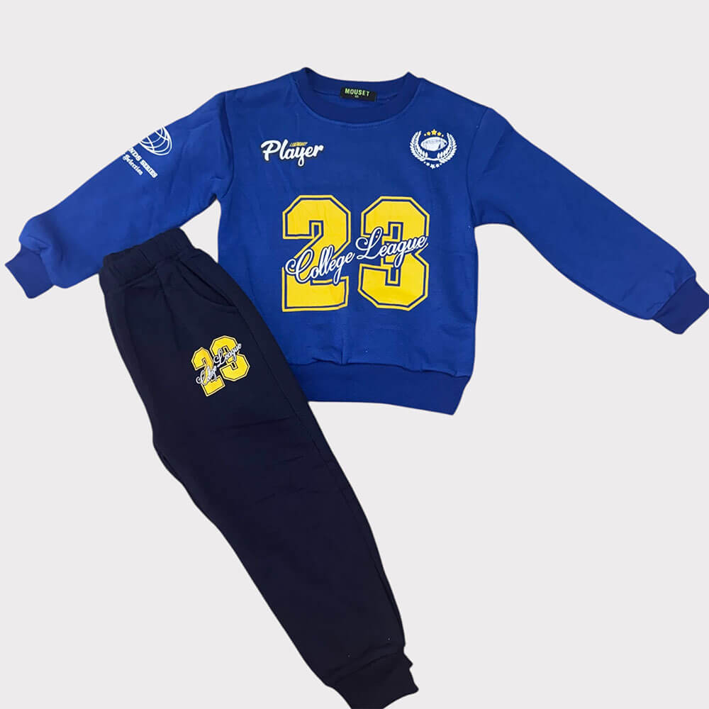 Μπλε σετ φόρμας αγόρι με στάμπα “College League 23” και μαύρο παντελόνι – παιδικό αθλητικό ντύσιμο