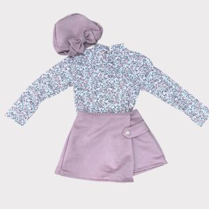 Σετ κορίτσι με φλοράλ μπλούζα, ροζ σορτς-φούστα και μπερέ με φιόγκο – ρομαντικό παιδικό ντύσιμο