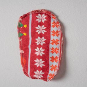 Γιορτινή πιτζάμα “Fa La La” σε κόκκινο με διασκεδαστικό print — ιδανική για τα Χριστούγεννα!