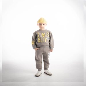 Παιδικό γκρι σετ SPACE BOY με μπλούζα και παντελόνι, διαστημικά τυπώματα και ανάγλυφο UFO σχέδιο