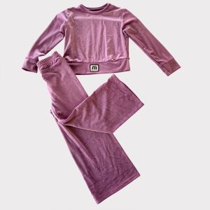 Ροζ βελούδινο σετ φόρμας κορίτσι με cropped μπλούζα και ίσιο παντελόνι με στρας – παιδικό σετ με λάμψη και άνεση