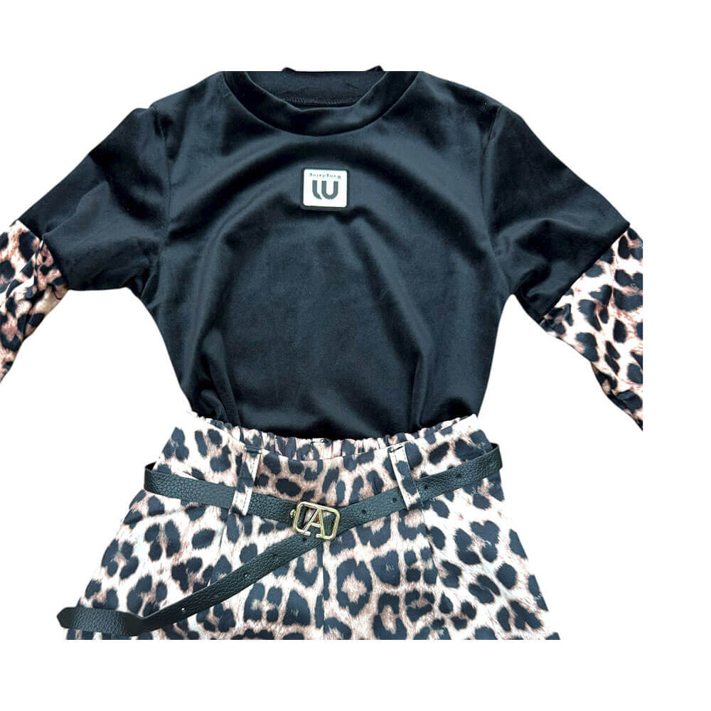 Παιδικό σετ με μαύρη μπλούζα και leopard print σορτς και ζώνη – μοντέρνο outfit για κορίτσια.