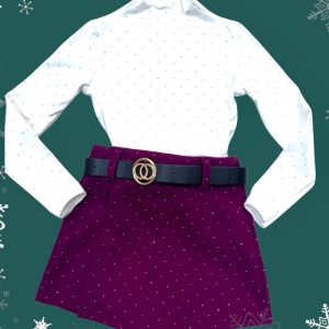 Παιδικό σετ με λευκή μπλούζα και μπορντό φούστα-σορτς με ζώνη – κομψό look για κορίτσια.