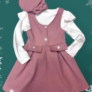 Παιδικό σετ με ροζ φόρεμα με γκλίτερ, λευκή μπλούζα και μπερέ – ρομαντικό ντύσιμο για κορίτσια.