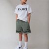 Σετ αγοριού με λευκή κοντομάνικη μπλούζα PARIS και λαδί βερμούδα με διακοσμητικές μαύρες ρίγες.